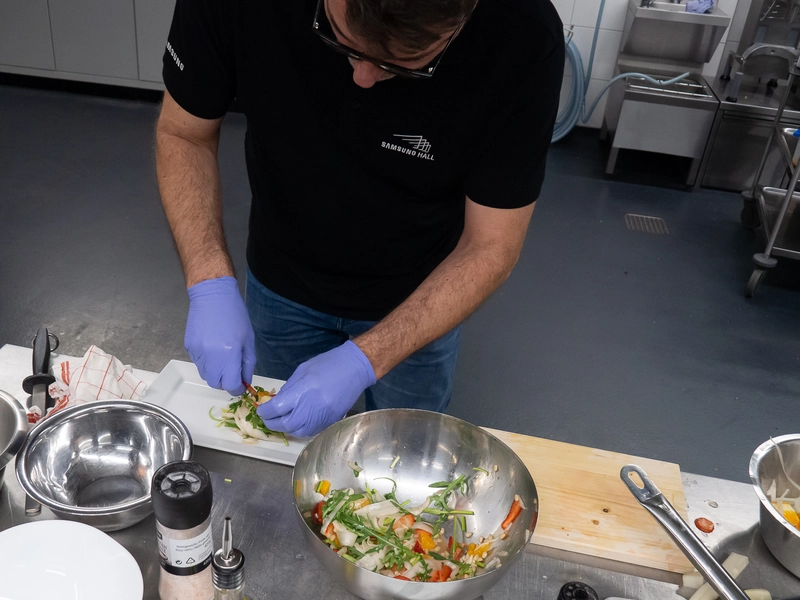 Rezept für einen fruchtig frischen rohen Spargelsalat von der Samsung Hall