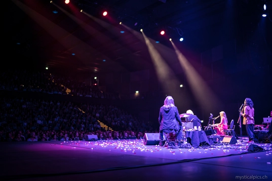 Deva Premal & Miten mit Manose in der Samsung Hall